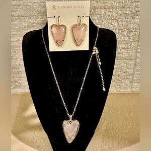 New Kendra Scott Necklace. No box, dust bag sold separately.